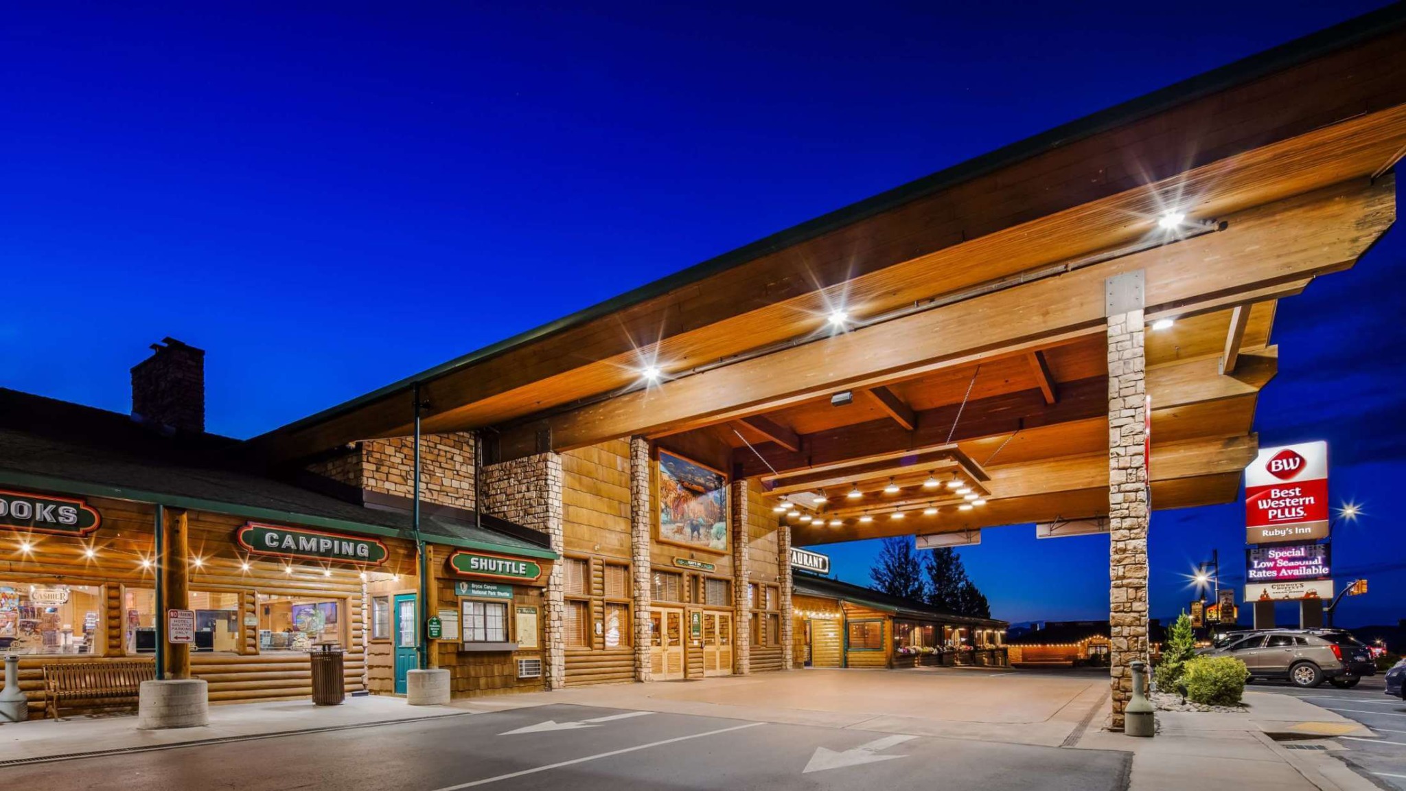 Ruby's Inn main lodge exterior near Bryce Canyon