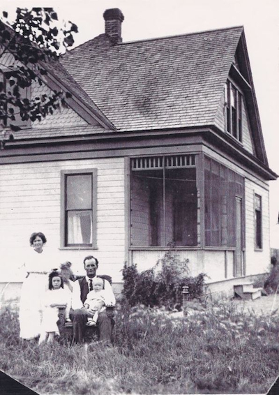 The Pink Home in Cowley Wyoming with Brigham Maud Utahna Lucile and Ezra